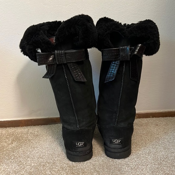 Black Uggs with leather bow - Picture 3 of 8